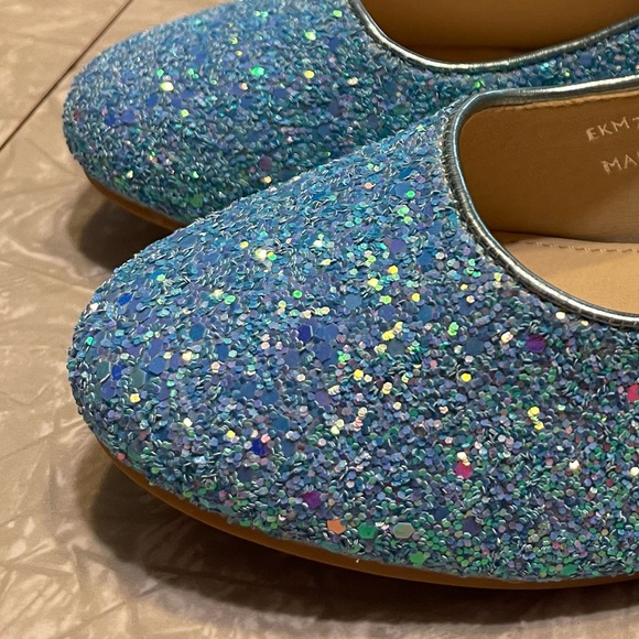 Blue sparkly Mary Jane’s with a 1’ heel and a flower on the clasp - Picture 4 of 6